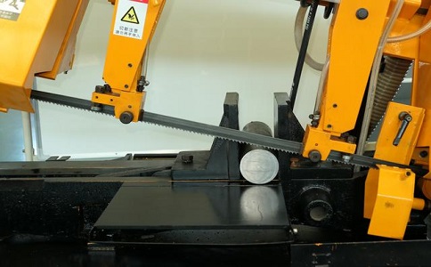 鹤山数控带锯床自动送料精度会出现偏差吗？