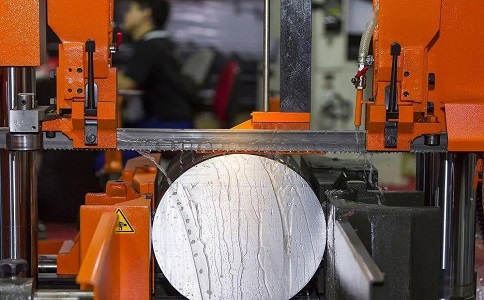 鹤山立式金属带锯床切削出现跑带故障解决方法！